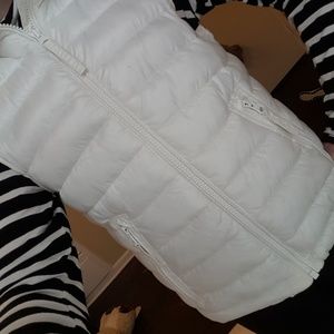 AE white vest